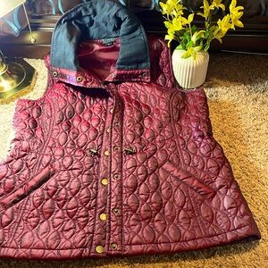 NWOT HANNAH SZ M WINE SLEEVELESS PUFFER QUILTED VEST W POCKETS DRAWSTRING WAIST